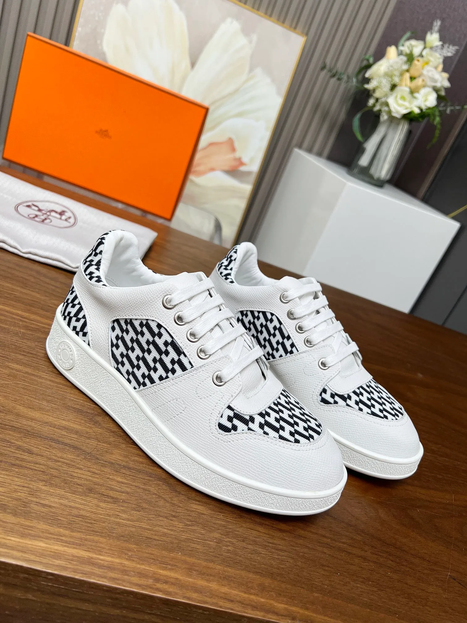 👟👟Ex-factory price 520👟👟 🔥🔥🔥French direct mail HERMES/Hermès flat fashion sports and casual shoes Korean style lace-up mesh lightweight! ! Breathable and comfortable, standard size 35/40 (41 can be customized and will not be returned)